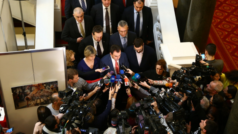 БСП не ще разголени журналистки в парламента – разсейвали депутатите