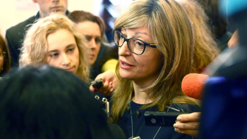 Екатерина Захариева: Приветстваме решението на парламента в Скопие