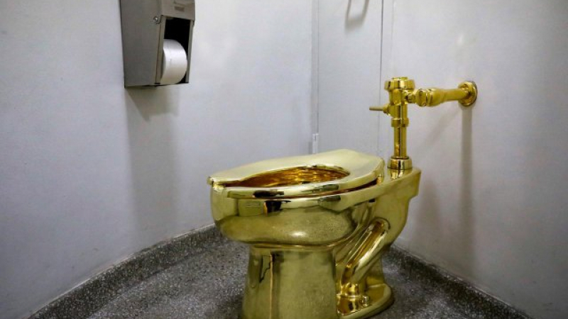 От Белия Дом поискаха Ван Гог, получиха златна тоалетна
