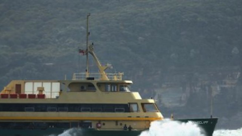Ферибот с 50 души на борда е в неизвестност от дни край Океания
