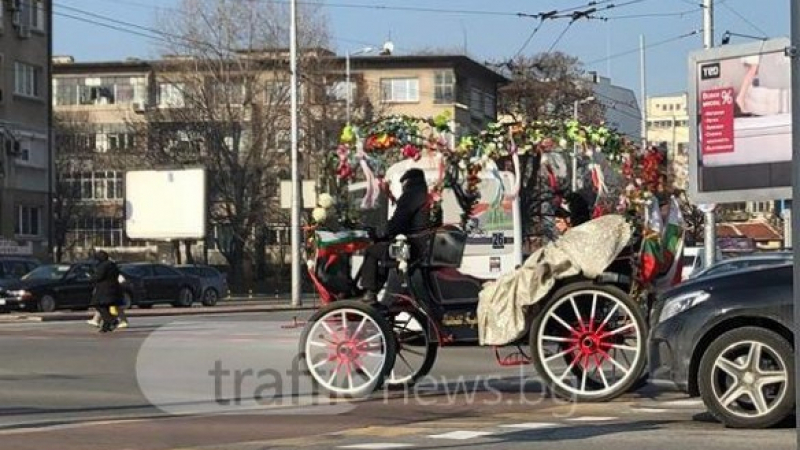 Невиждана картина: Тази пищна булка и уникална кола събраха погледите в Пловдив (СНИМКИ)