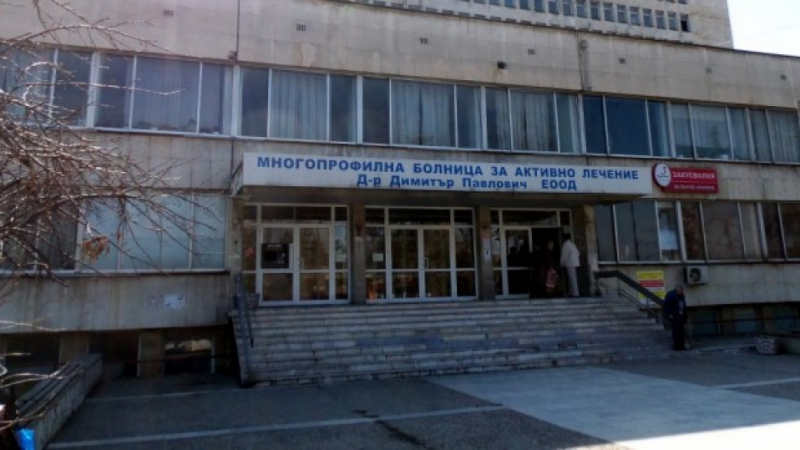 Бесни роднини на пациент пребиха зверски лекар от болницата в Свищов 