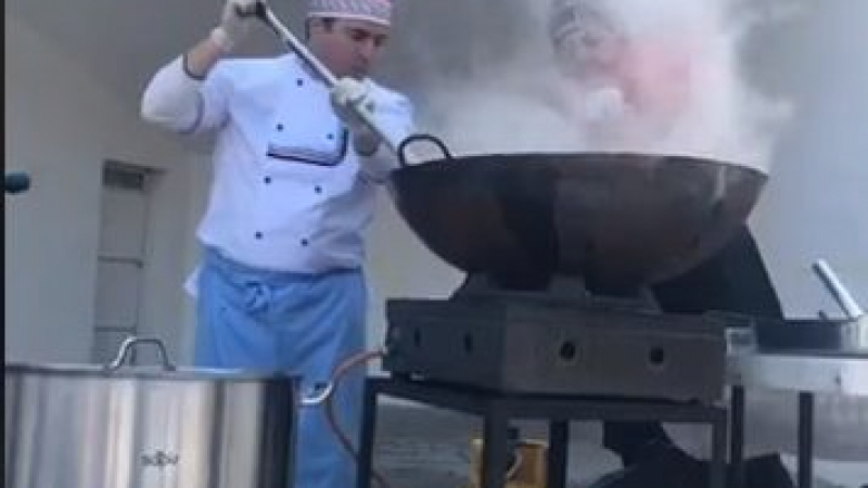 Кулинарният спец Иван Звездев яко нахрани перничани (ВИДЕО)