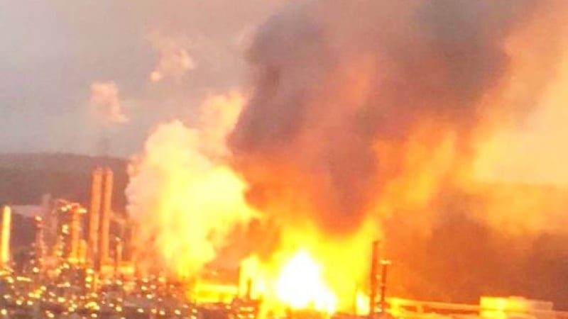 Взрив в петролна рафинерия в Тайван (СНИМКИ)