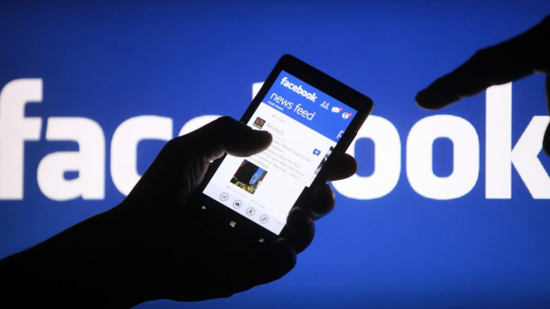 Facebook пак променя как ще избира новините в профилите