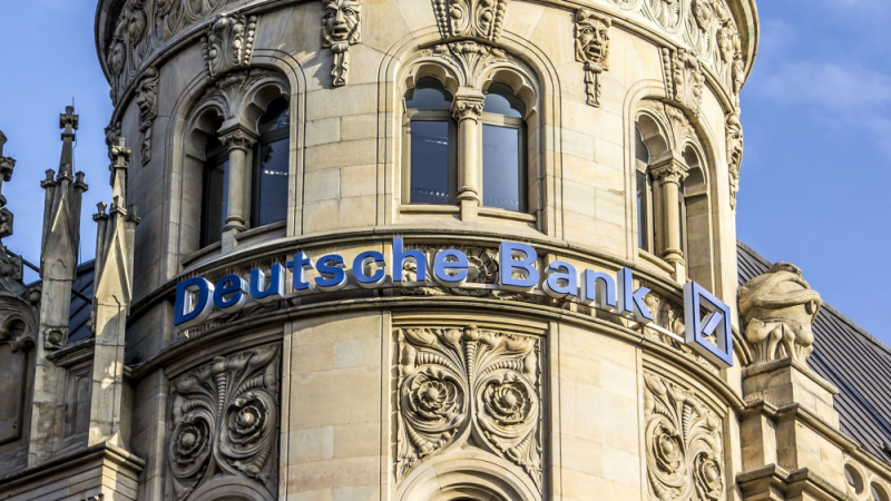 Трусове: Разпродажбите на акции на Дойче банк разклатиха европейските борси