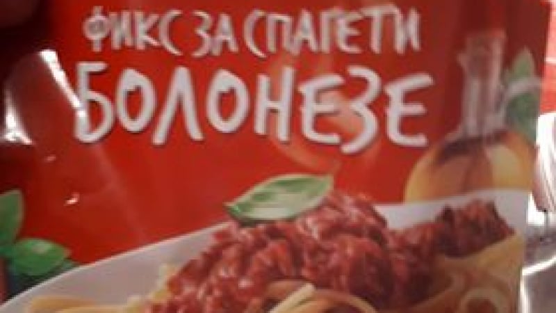 Перничанка изригна гневно след гадорията, която откри в соса си за спагети (СНИМКИ)