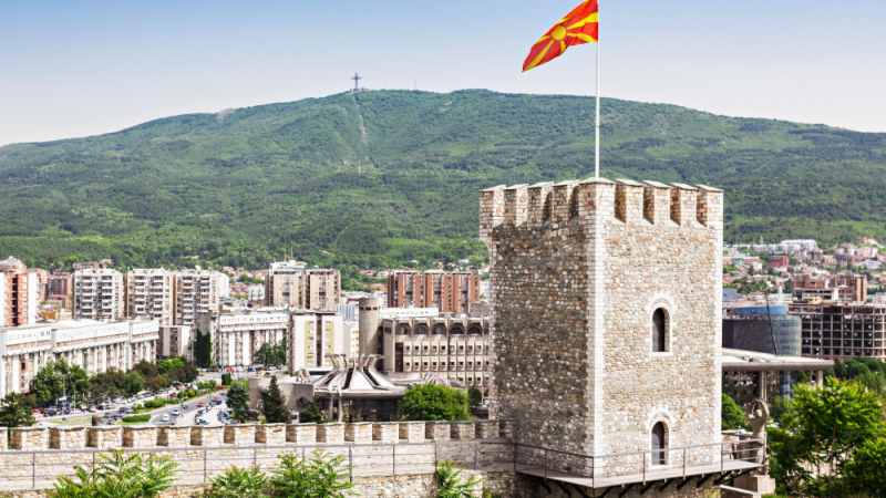 Македонците омекнаха: Готови са да приключат кавгата с Гърция за името