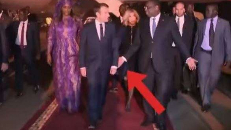 Френският президент изпадна в много конфузна ситуация в Сенегал (ВИДЕО)