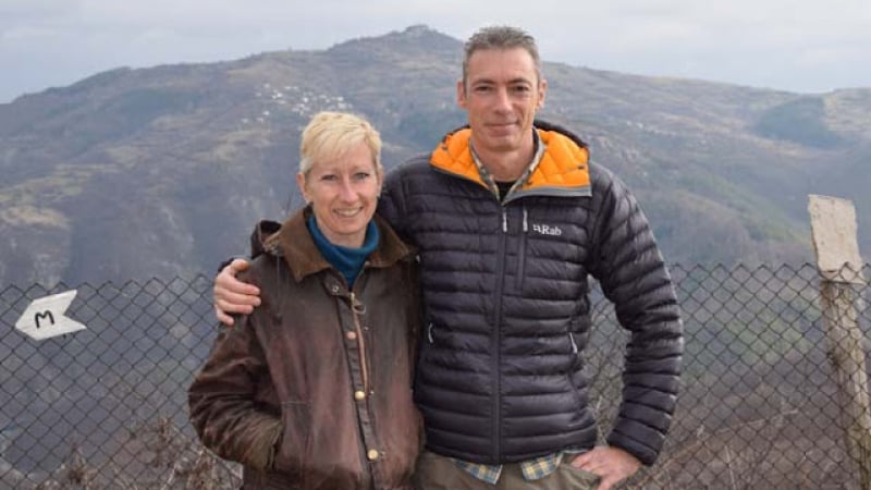 Защо Лий и Мели зарязаха Обединеното кралство и вече 11 години живеят в родопското село Любино (СНИМКИ)