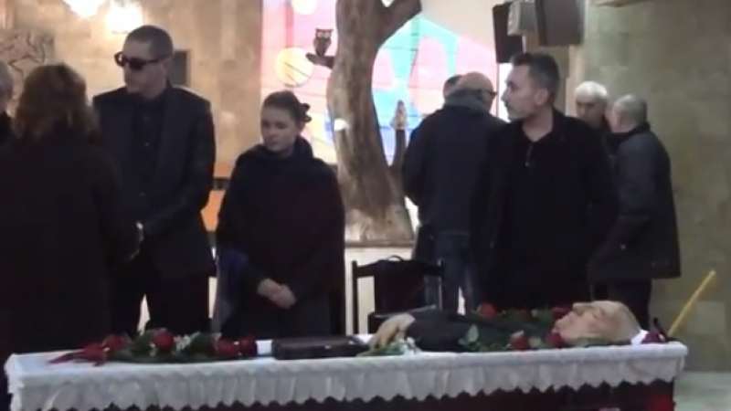 Сърцераздирателно ВИДЕО от погребението на големия актьор Николай Кимчев
