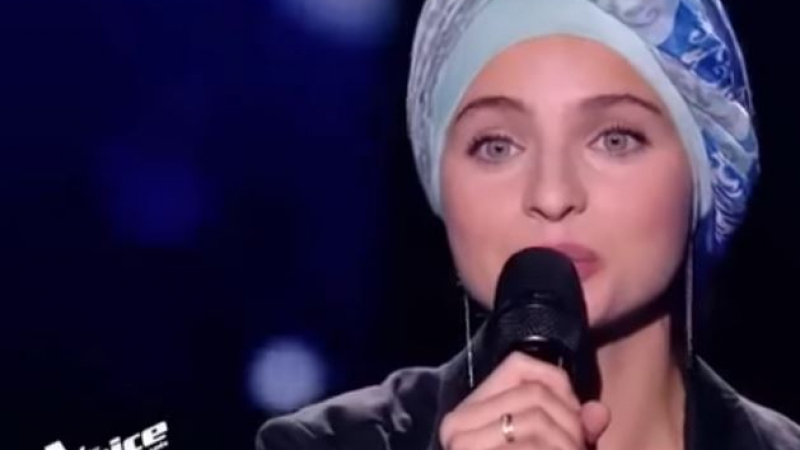 Красавица с хиджаб взриви публиката с нестандартното си изпълнение на френско вокално шоу (ВИДЕО)