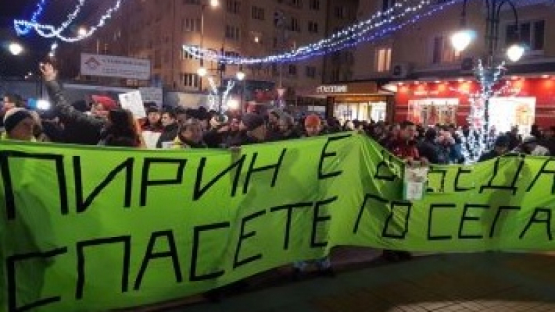 Скандални протестъри се готвят да леят кръв в центъра на София