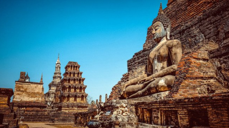 Турист върна откраднати тухли от храм в Тайланд, а причината е смайваща