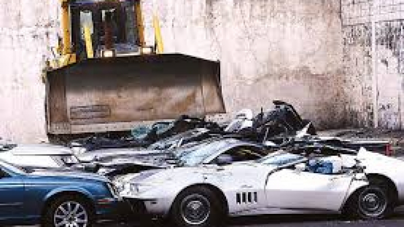 Вижте как властите във Филипините унищожиха луксозни коли с булдозери (ВИДЕО)