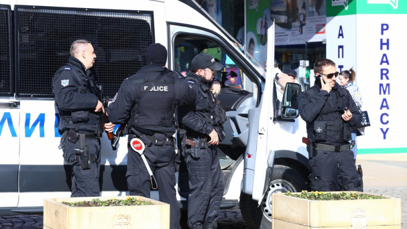 Под носа на полицаите: Обраха банков клон зад КАТ-Варна