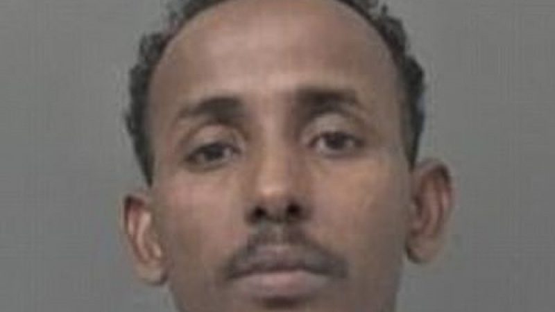 „Не може да си девствена, ти си бяла“ – крещял сомалиец на тийнейджърка на Острова докато я изнасилвал, а в гърлото й било опряно остро дърво 
