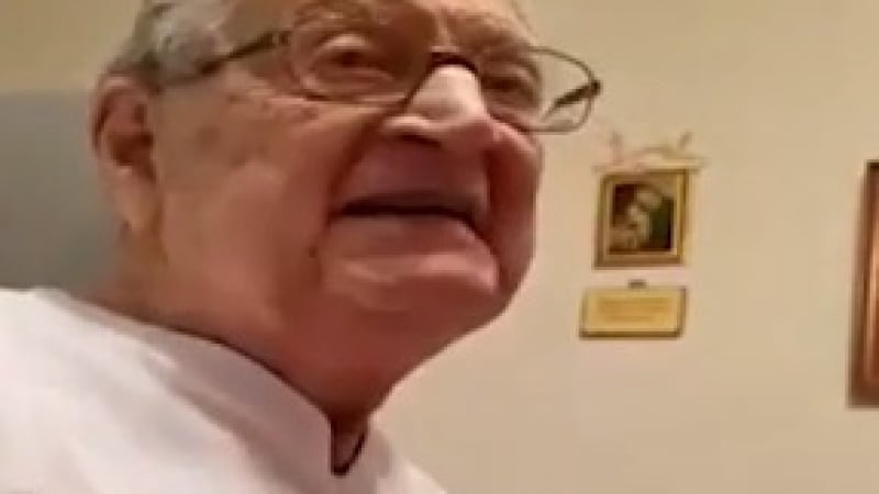Струва си да се види! Каква е реакцията на този мъж, осъзнавайки, че е на 98 години (ВИДЕО)