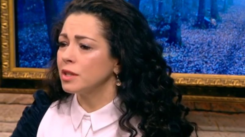 Елена Петрова се разплака със сълзи в ефир заради тормозените дечица в „Хризантема“