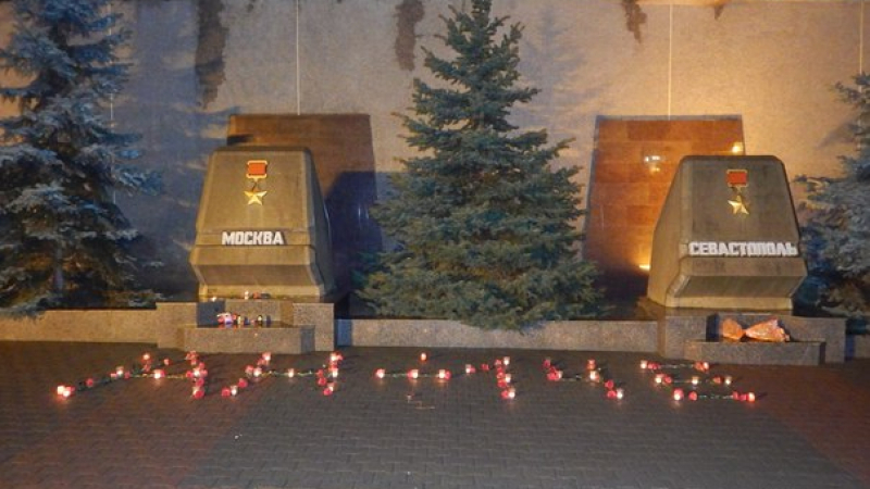 Жителите на Русия скърбят за жертвите на трагичната самолетна катастрофа (СНИМКИ)