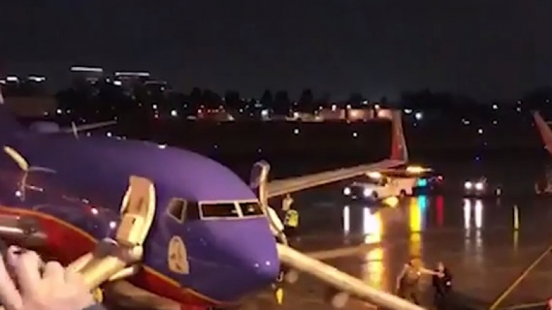 Пожар избухна в самолет на американска авиокомпания (ВИДЕО)