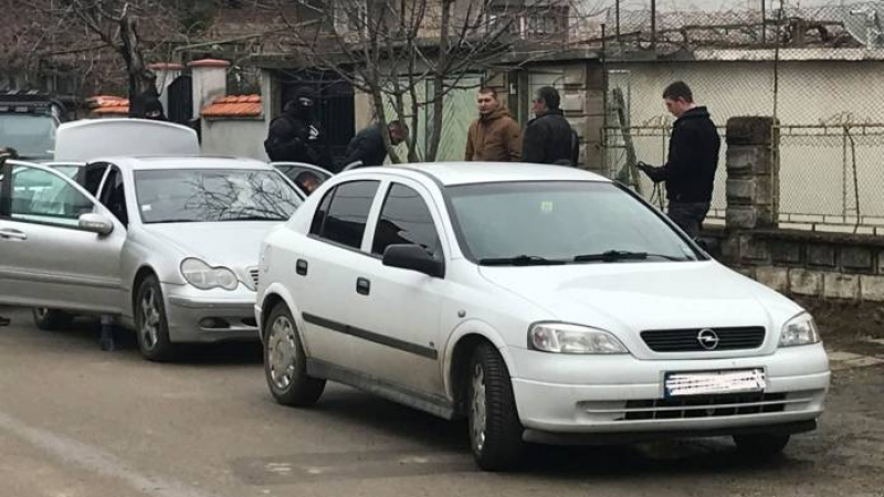 Маскирани ченгета натръшкаха вече осем бандити в Казанлък, атакуват и села край града (СНИМКА)