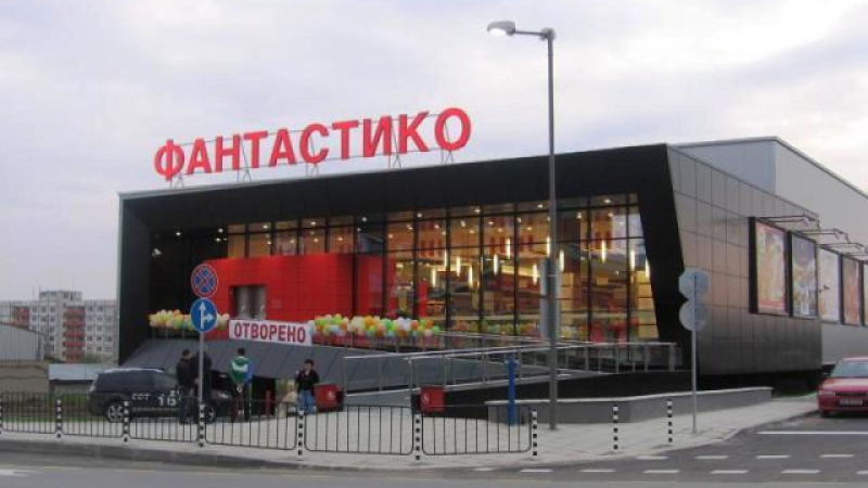 Първо в БЛИЦ! Страховита СНИМКА от среднощния погром в магазина на "Фантастико" в София