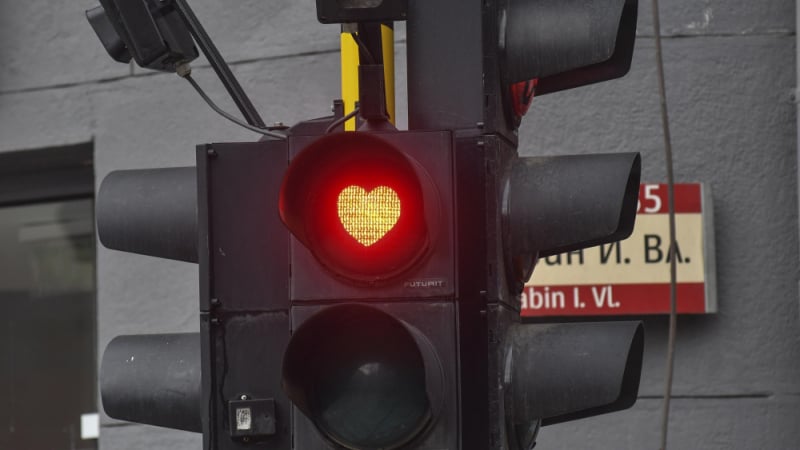 Столични светофари грейнаха изненадващо за Свети Валентин (СНИМКИ)