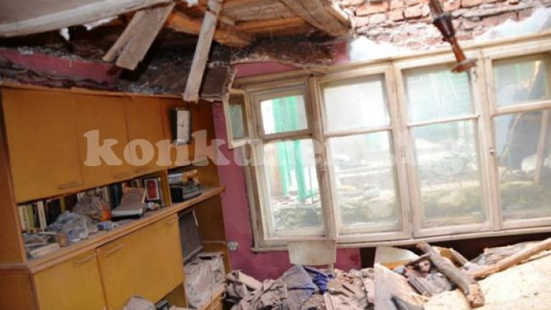 Лоши новини за възрастното семейство от Враца, чиято къща беше съсипана от ураганния вятър