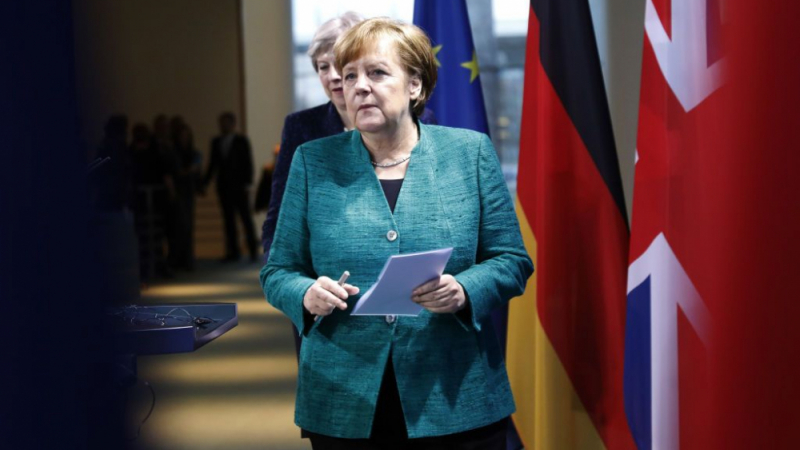 Меркел натиска за бежанците държавите-членки, които вземат пари от ЕС