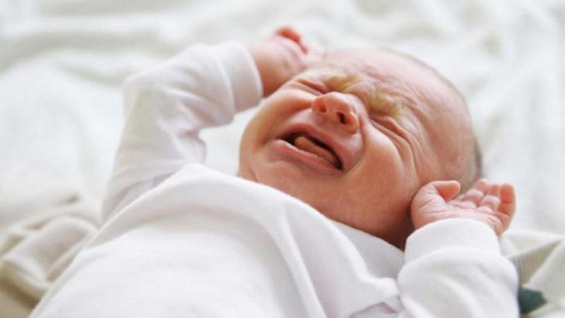 Родители опитаха всичко, за да успокоят плачещото си бебе, а когато го заведоха в дупнишката болницата... 