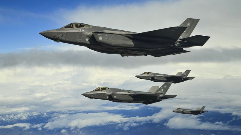 Версии: Защо Израел не използва новия изтребител F-35 в удара по Сирия?           