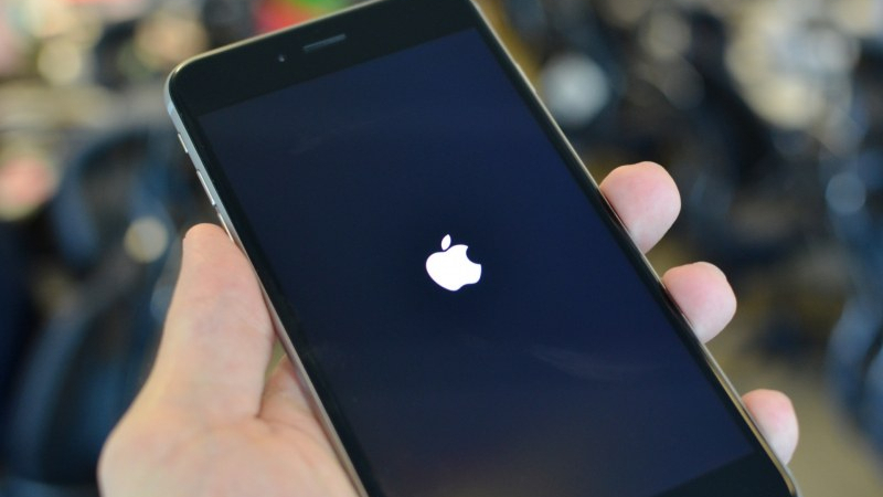 Нов бъг кара iPhone да се рестартира, а чат приложенията да блокират