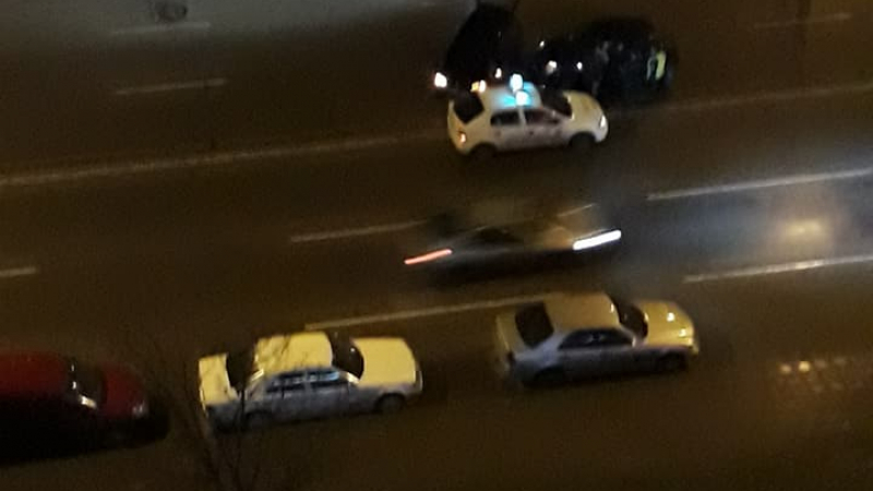 Пореден нощен екшън в София! Две коли се нанизаха една в друга, полицията пристига за... 3 секунди!