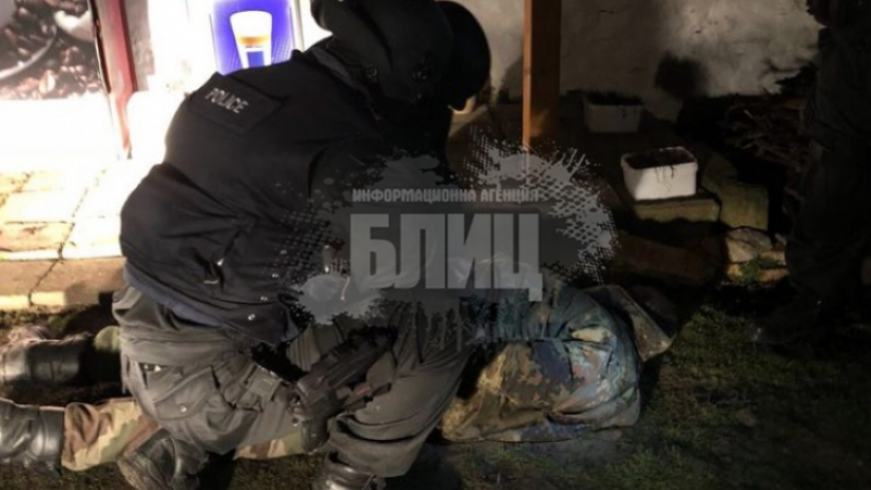 Спецакция по тъмна доба в Благоевград: Сгащиха най-големия наркодилър Стуи, вардил кокаина с автомат "Калашников"