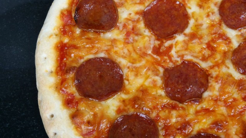 Колко голяма е най-голямата пица за доставка? (ВИДЕО)