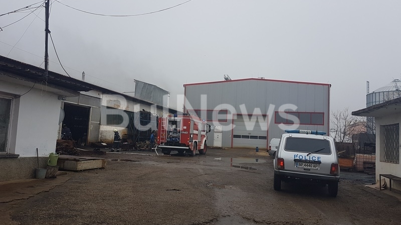 Кошмар: Взрив разтресе леярна във Враца! Работник изгоря жив (СНИМКИ)