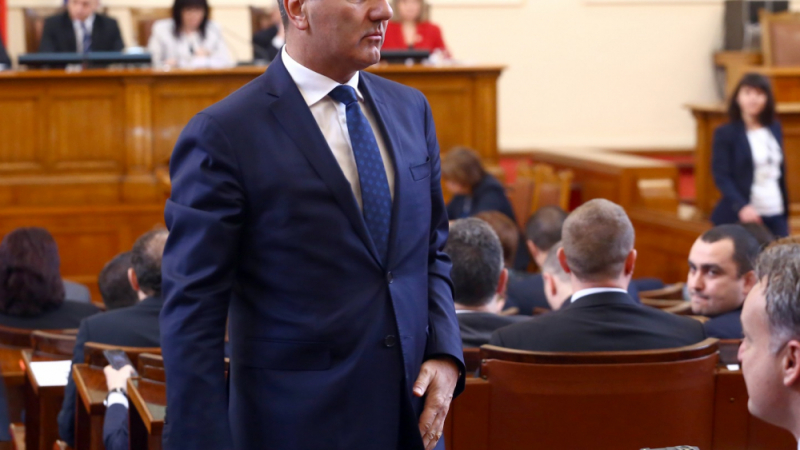 Цветанов поднесе съболезнованията си на близките на загиналите при зверския инцидент на АМ "Тракия"