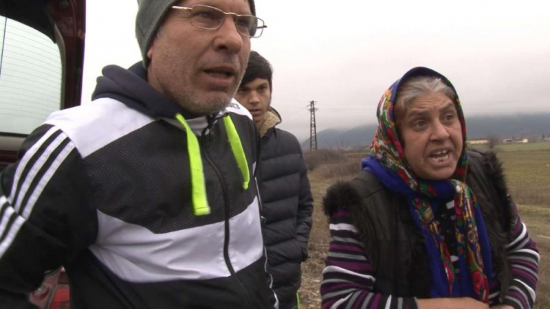 Тези арогантни румънци вилнеят по родните пътища! Ако ви махнат с ръка за помощ, не спирайте за нищо на света (СНИМКИ)