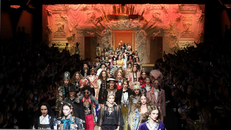 Дронове и ангели на Долче и Габана дефилираха на Седмицата на модата в Милано (СНИМКИ)