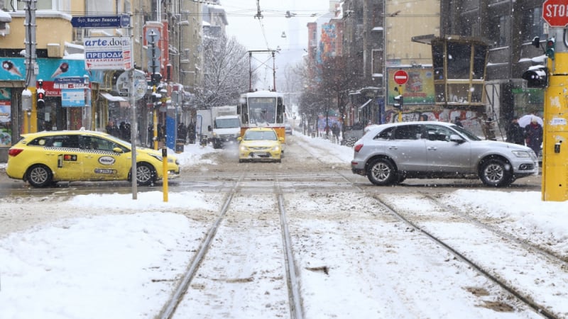 Сигнал до БЛИЦ! Две страшни автомелета в София, едното завърши с покушение срещу шофьорка и бой между мъже