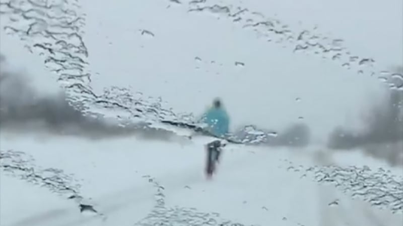 Не е истина какво си причини този спортяга в мразовитото време край Бараково! (ВИДЕО)