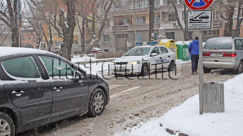 Хасковлии намериха алтернатива на преминаването по непочистените от снега улици (СНИМКИ)
