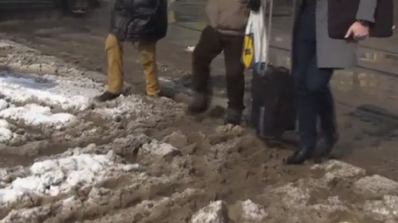 БЛИЦ TV: Снегът спря, но кишата стана големият кошмар за столичани