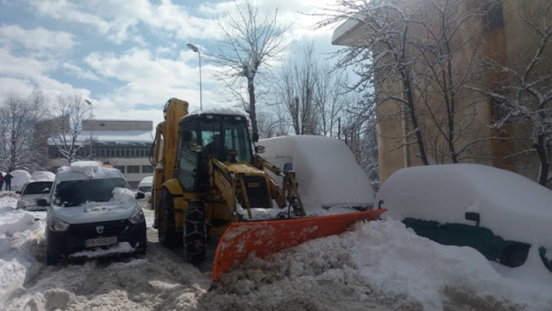 Смолянчани решиха да направят лесни пари от падналия сняг, но... 