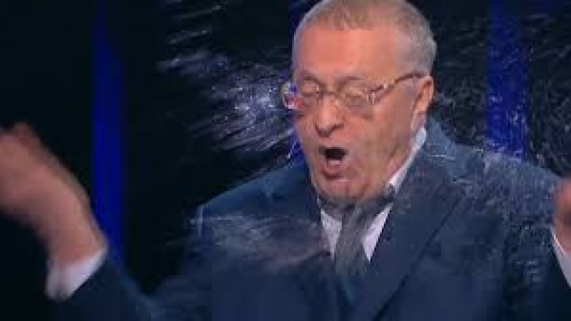 Зрелище в ефир: Ксения Собчак заля Жириновски с вода, а той я изпепели: Отвратителна трътка и говно! (ВИДЕО)