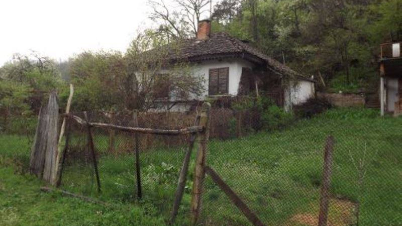 Тъжни СНИМКИ показват как изглеждат днес повечето села в България