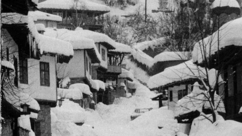 Спомени от соца: Как се справяхме със снежния капан в България преди 1989 г. (СНИМКИ)