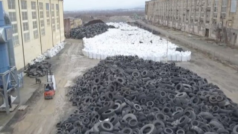 Мръсен бизнес: Въглища от стари гуми тровя въздуха ни, но някои хора си пълнят здраво гушите 