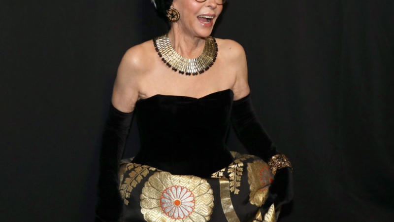86-годишната Рита Морено засенчи с роклята си всички млади актриси (СНИМКИ)